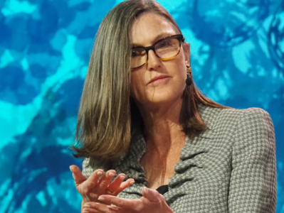 「imtoken钱包下载」Cathie Wood 表示,由于 SEC 调查的不确定性,Ark 出售了一些 Coinbase